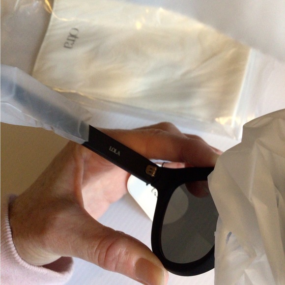 NEW! SALE The OTRA Lola cat eye matter rubber cat eye Sunnies - Picture 4 of 7